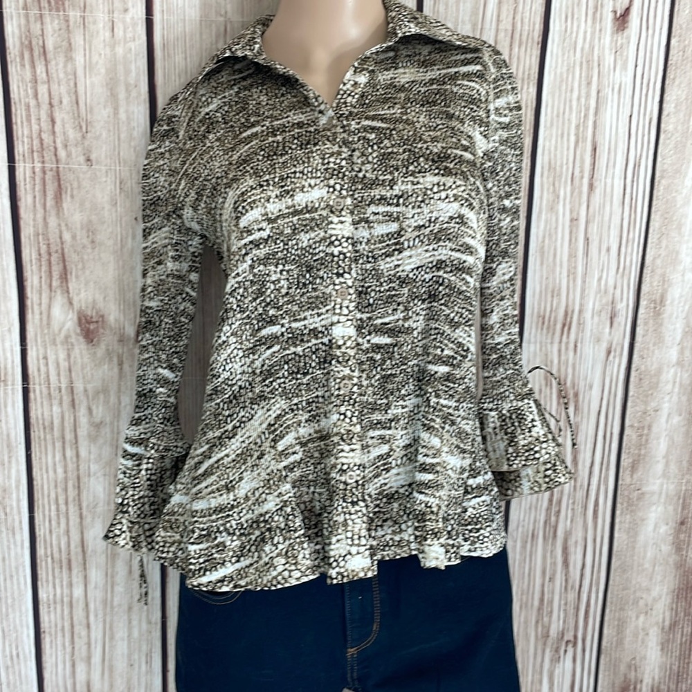 Essentials by Milano Button Down w/Black/White/Brown pattern & Flare 3/4 Sleeves